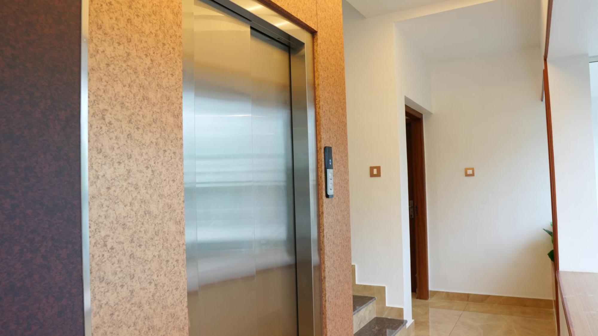 Hotel Neom'S Golden Gate Alwaye Esterno foto